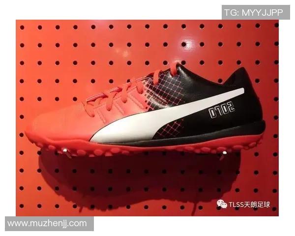 北面羽绒服与足球球星时尚穿搭解析打造冬季运动潮流新风尚